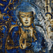 Diamond Painting Spirituelles Motiv eines goldenen Buddhas in Gebetshaltung mit Lichtschein. Mockup.