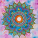 Diamond Painting ein detailliertes kreisförmiges Mandala-Ornament in Gold und Pastelltönen. Mockup.