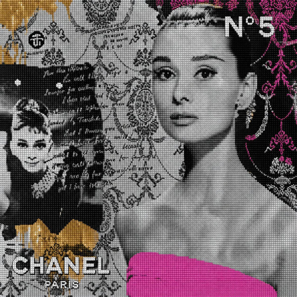 Diamond Painting Audrey Hepburn Porträt in Schwarz-Weiß mit einem leuchtend pinken Farbakzent. Mockup.