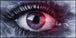 Abstraktes Diamond Painting eines menschlichen Auges mit rotem Leuchten und dunklen Wimpern vor grauem Hintergrund. Mockup.