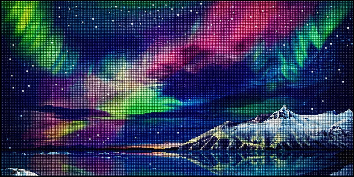 Diamond Painting Panorama der grünen und lila Nordlichter über einem schneebedeckten Berg und See. Mockup.