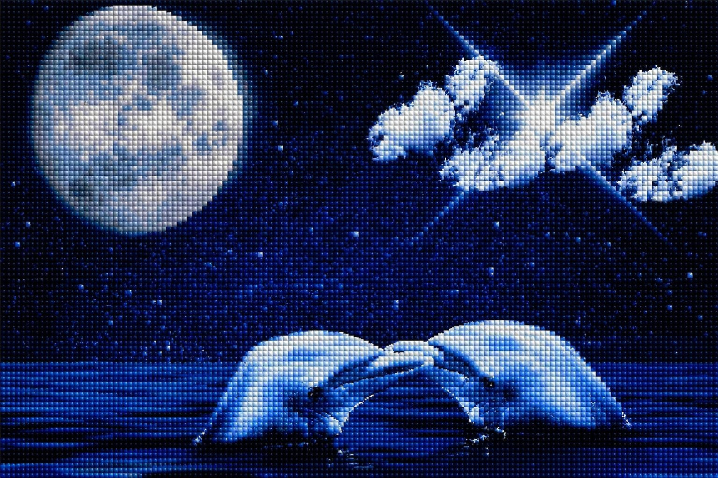 Diamond Painting von zwei sich küssenden Delfinen im Meer unter einem großen Vollmond bei Nacht. Mockup.