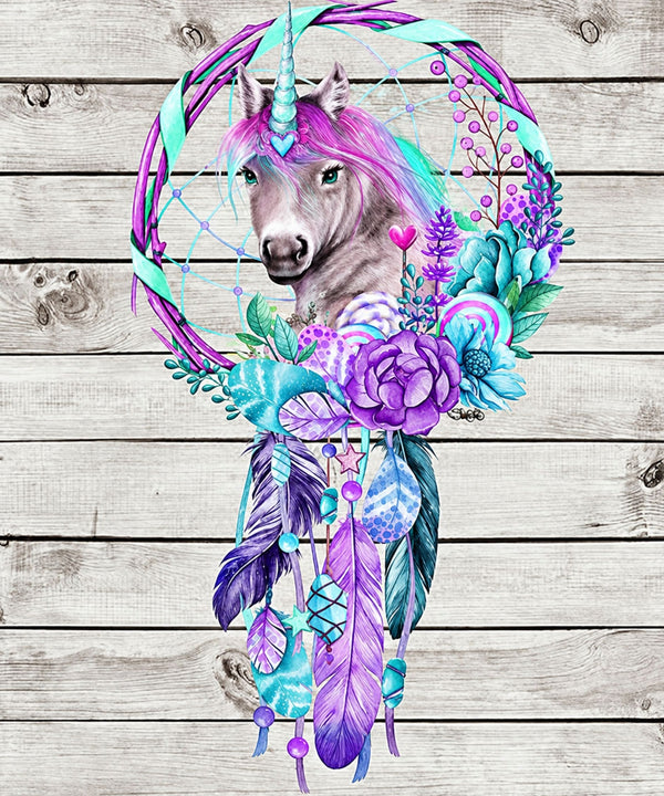 Diamond Painting eines Traumfängers mit einem Einhornkopf in der Mitte, verziert mit violetten Federn und Blumen.