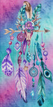 Diamond Painting eines verzierten Geweih-Traumfängers mit Federn in Lila und Türkis. Mockup.