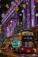 Diamond Painting mit rotem Londoner Doppeldeckerbus vor festlich beleuchtetem Oxford Circus bei Nacht. Mockup.
