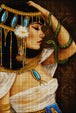 Diamond Painting mit ägyptischer Königin, Kobra am Arm und goldener Kopfbedeckung. Mockup.
