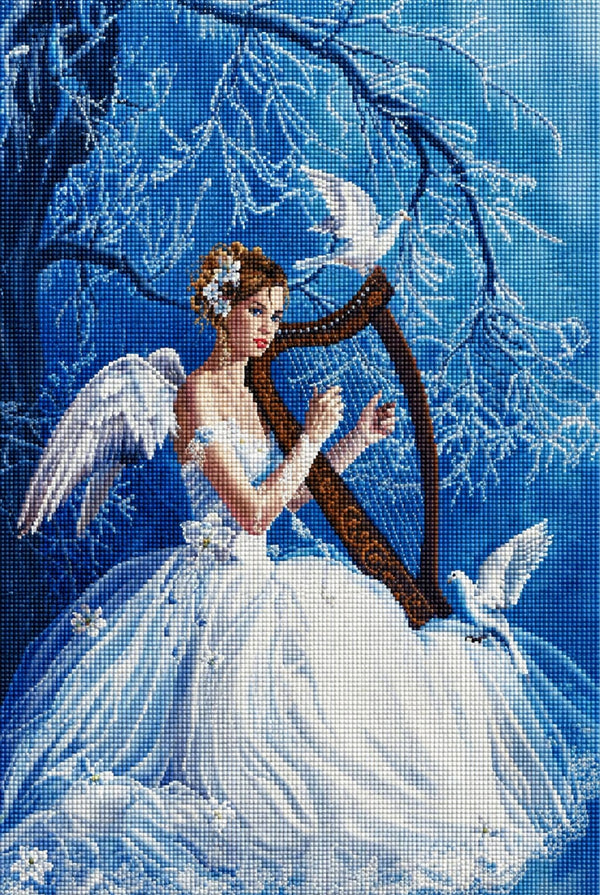 Diamond Painting mit Engel im weißen Kleid an einer Harfe zwischen vereisten Bäumen und weißen Tauben. Mockup.