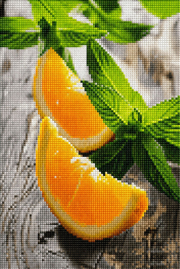 Diamond Painting mit Orangenspalten und frischen Minzblättern auf rustikalem Holztisch. Mockup.