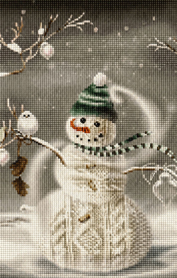 Diamond Painting mit gestricktem Schneemann, Wintervogel und verschneiter Winterlandschaft. Mockup.