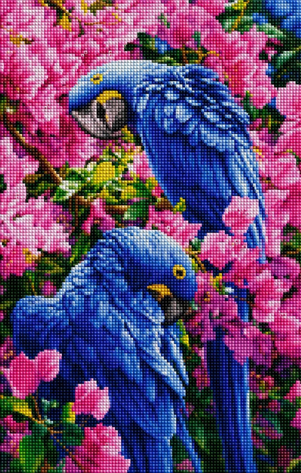 Diamond Painting von zwei blauen Papageien inmitten einer Fülle von rosa Blüten.  Mockup.
