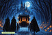 Diamond Painting mit schwarzer Kutsche, drei Hexengestalten, Vollmond und gotischem Schloss im Nebel. Mockup.
