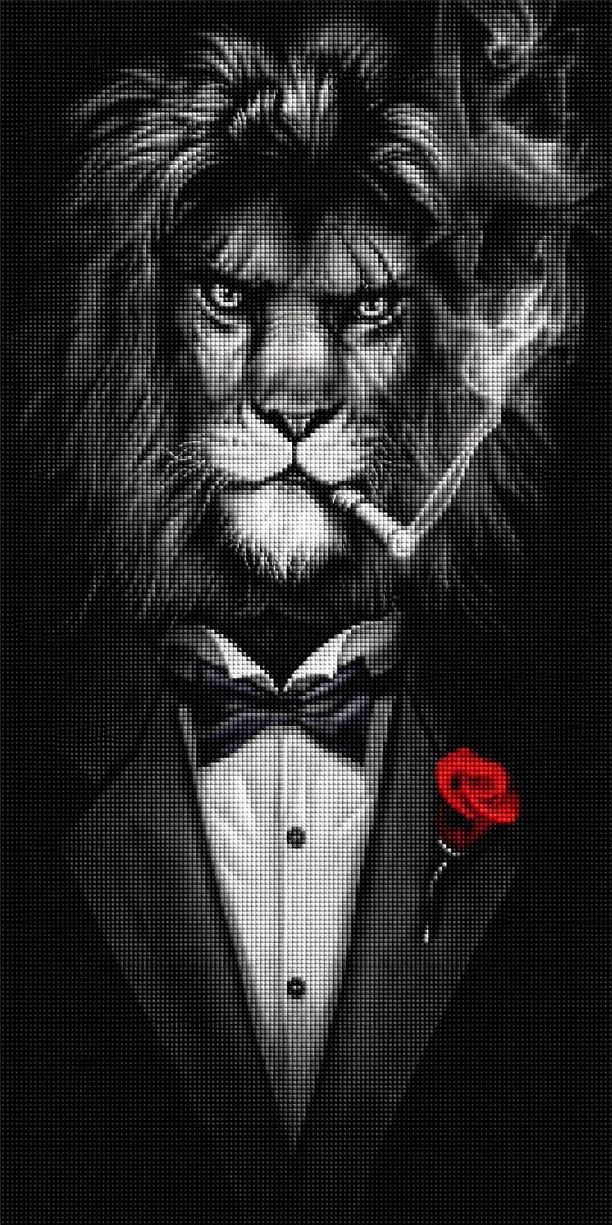 Schwarz-weißes Diamond Painting eines Löwen im Smoking mit Zigarre und einer roten Rose am Revers. Mockup.