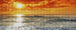 Diamond Painting eines goldenen Sonnenuntergangs über dem ruhigen Meer mit sanften Wellen. Mockup.