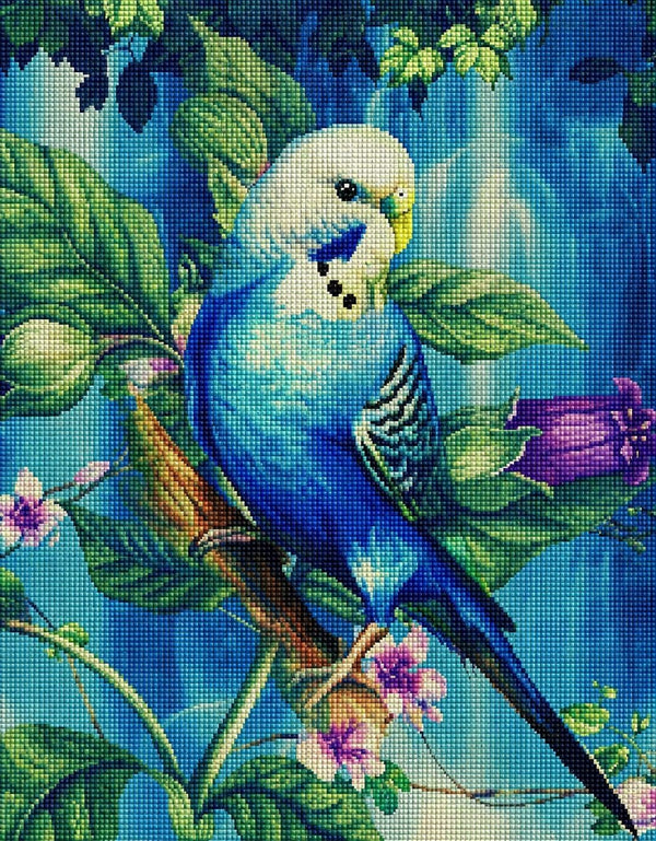 Diamond Painting eines blauen Wellensittichs, der auf einem Ast zwischen lila Blüten und grünen Blättern sitzt. Mockup.