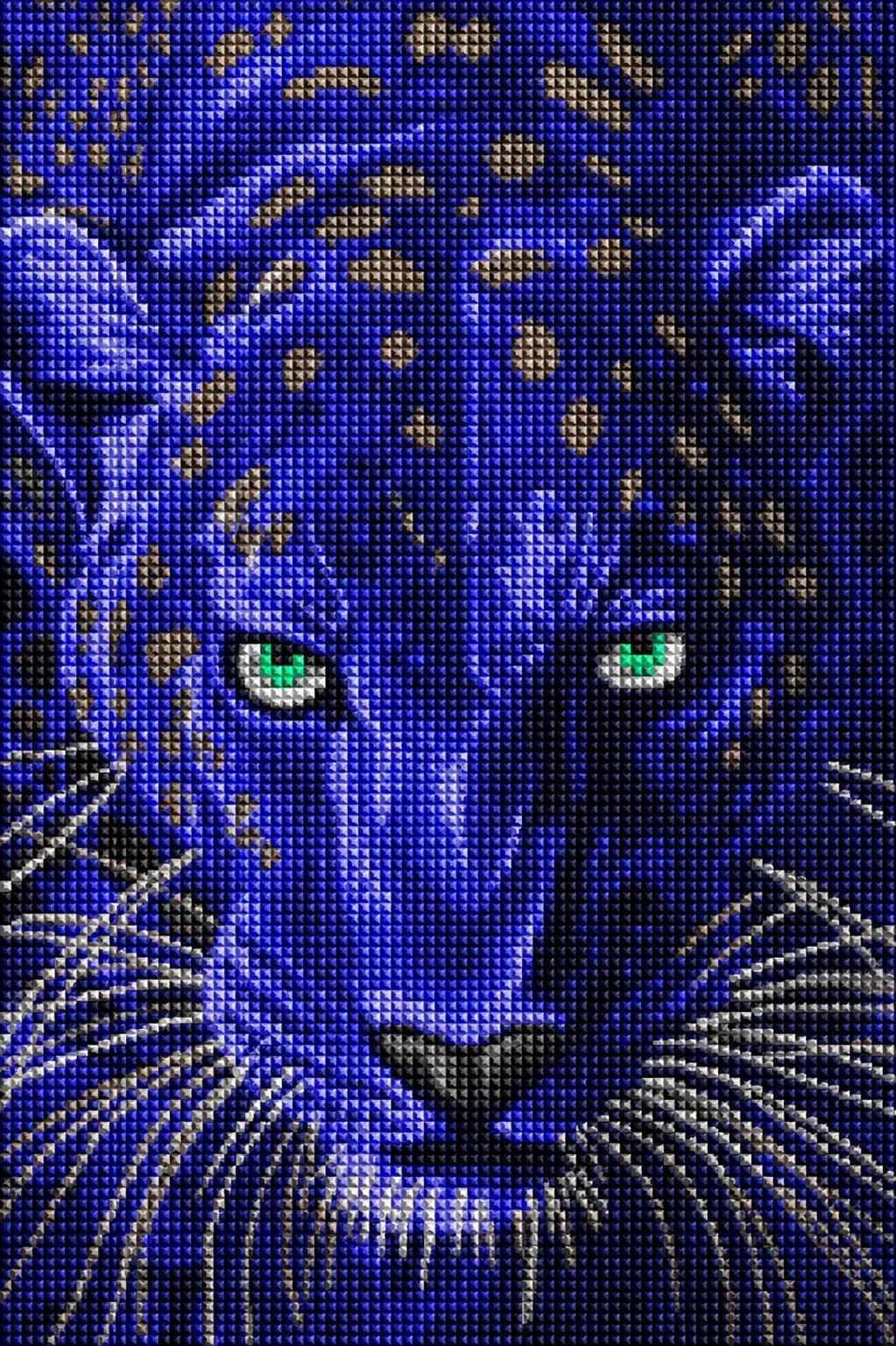 Diamond Painting eines blauen Panthers mit intensiv leuchtenden grünen Augen und dunklem Fellmuster. Mockup.