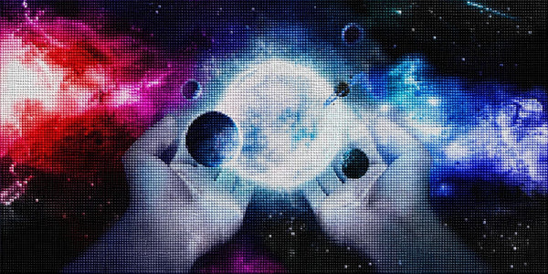 Diamond Painting von zwei Händen, die leuchtende Planeten und eine helle Galaxie im Weltall halten. Mockup.