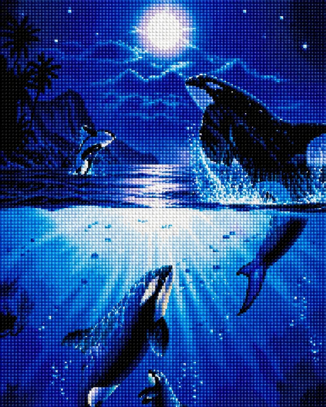 Diamond Painting mit mehreren Orcas bei Vollmond über und unter der Meeresoberfläche. Mockup.