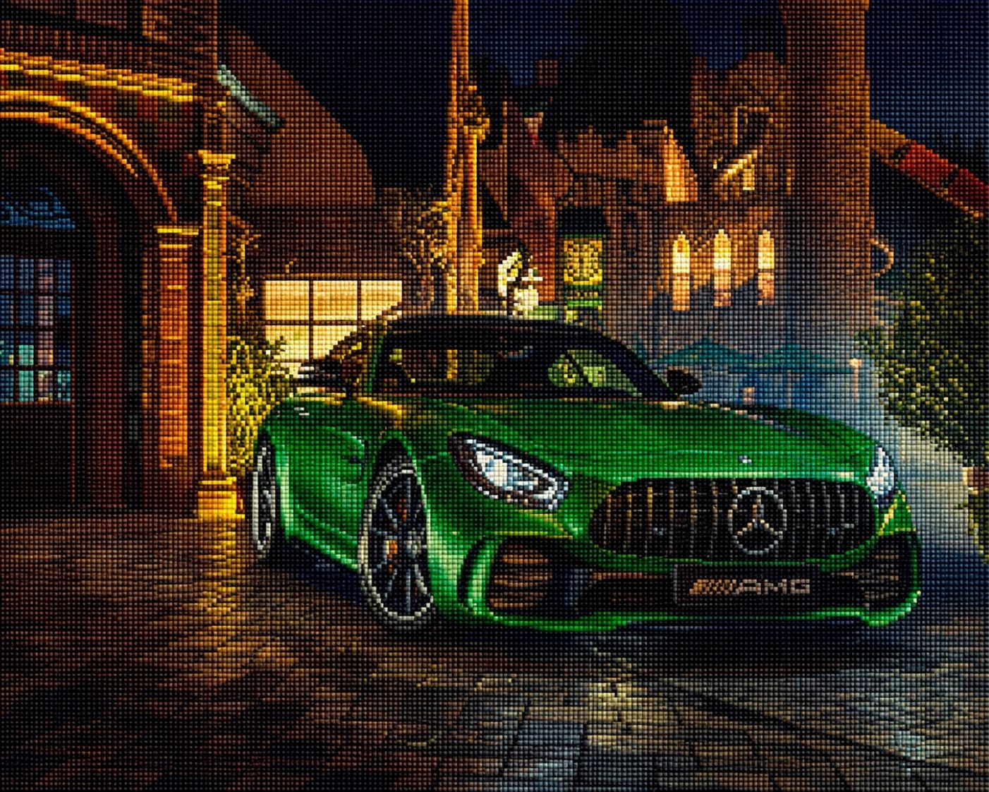 Diamond Painting eines grünen Mercedes-AMG Sportwagens vor einem beleuchteten historischen Gebäude bei Nacht. Mockup.
