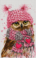 Diamond Painting einer Eule mit rosa Strickmütze und passendem Schal mit zwei pinken Herzen im Aquarell-Stil. Mockup.