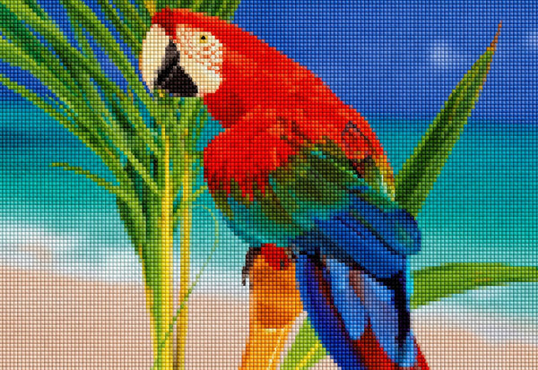 Diamond Painting eines bunten roten Aras, der auf einem Holzstab am türkisfarbenen Strand unter Palmen sitzt. Mockup.