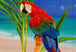 Diamond Painting eines bunten roten Aras, der auf einem Holzstab am türkisfarbenen Strand unter Palmen sitzt. Mockup.