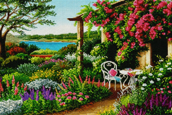Diamond Painting mit blühender Gartenlaube, weißem Stuhl und Meerblick. Mockup.