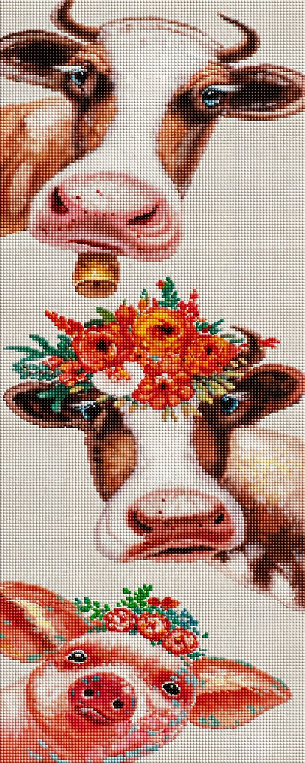 Diamond Painting von zwei Kühen und einem Schwein mit bunten Blumenkränzen auf dem Kopf im Hochformat. Mockup.