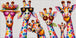 Diamond Painting einer Giraffenfamilie im Panoramaformat mit bunten Farbtupfern, Sonnenbrillen und Blumenkränzen. Mockup.