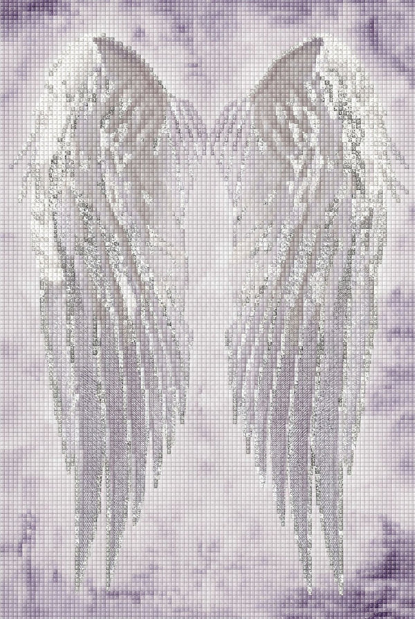 Diamond Painting von zwei großen, weißen Engelsflügeln auf einem hellen, strukturierten Hintergrund. Mockup.