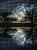 Diamond Painting mit Vollmond über stillem See und spiegelnder Wasseroberfläche bei Nacht. Mockup.