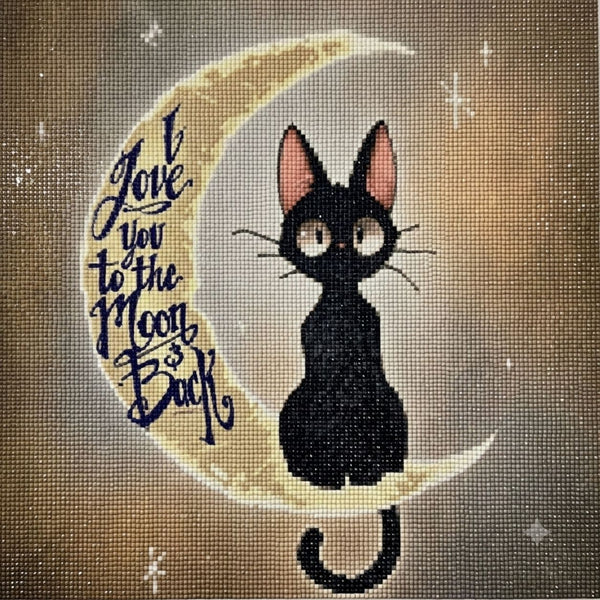 Diamond Painting einer schwarzen Katze, die in einer Mondsichel mit der Aufschrift I love you to the moon and back sitzt. Mockup.