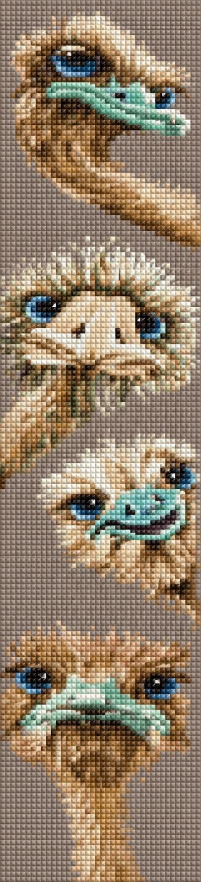 Diamond Painting von vier beigen Straußenköpfen mit großen Augen in vertikaler Anordnung auf anthrazitfarbenen Grund. Mockup.