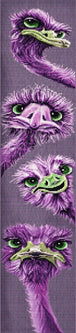 Diamond Painting von vier fliederfarbige Straußenköpfen mit großen Augen in vertikaler Anordnung auf grau-lila Grund. Mockup.