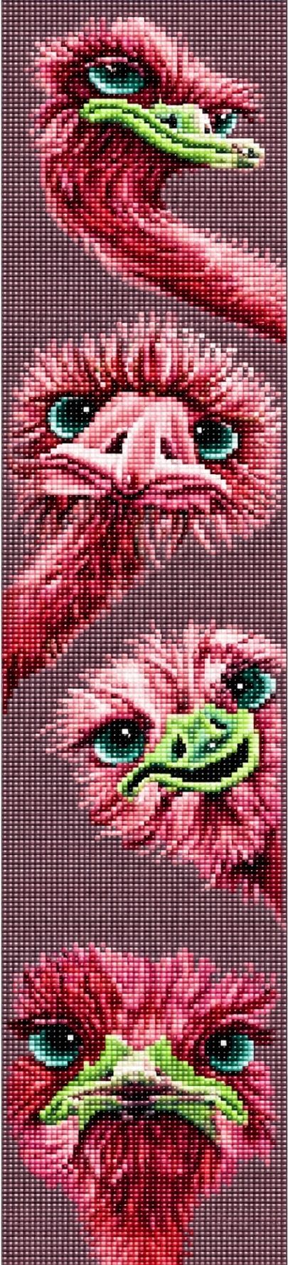 Diamond Painting von vier roten Straußenköpfen mit großen Augen in vertikaler Anordnung auf grauen Grund. Mockup.