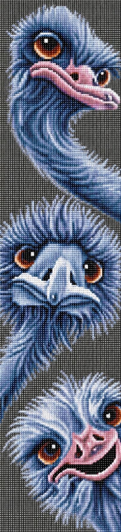 Diamond Painting von drei blauen Straußenköpfen mit großen Augen in vertikaler Anordnung auf grauem Grund. Mockup.