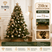 210 cm hoher Premium Weihnachtsbaum mit gold-weisser Dekoration und warmer Weihnachtsbeleuchtung