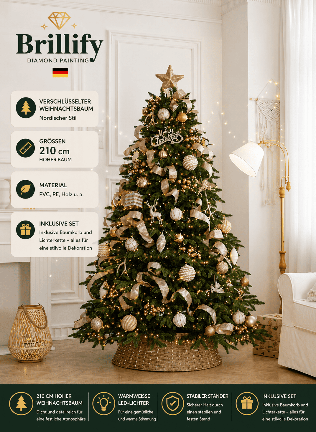 Festlich geschmueckter kuenstlicher Weihnachtsbaum mit gold-weisser Dekoration und warmer Beleuchtung