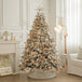 Kuenstlicher Weihnachtsbaum in warmer Kuerbis-Karamell Optik mit festlicher Dekoration und Beleuchtung