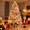 Festlich geschmückter künstlicher Weihnachtsbaum in Rosa, Gold und Weiß mit LED-Beleuchtung, Weihnachtsmann und Geschenken