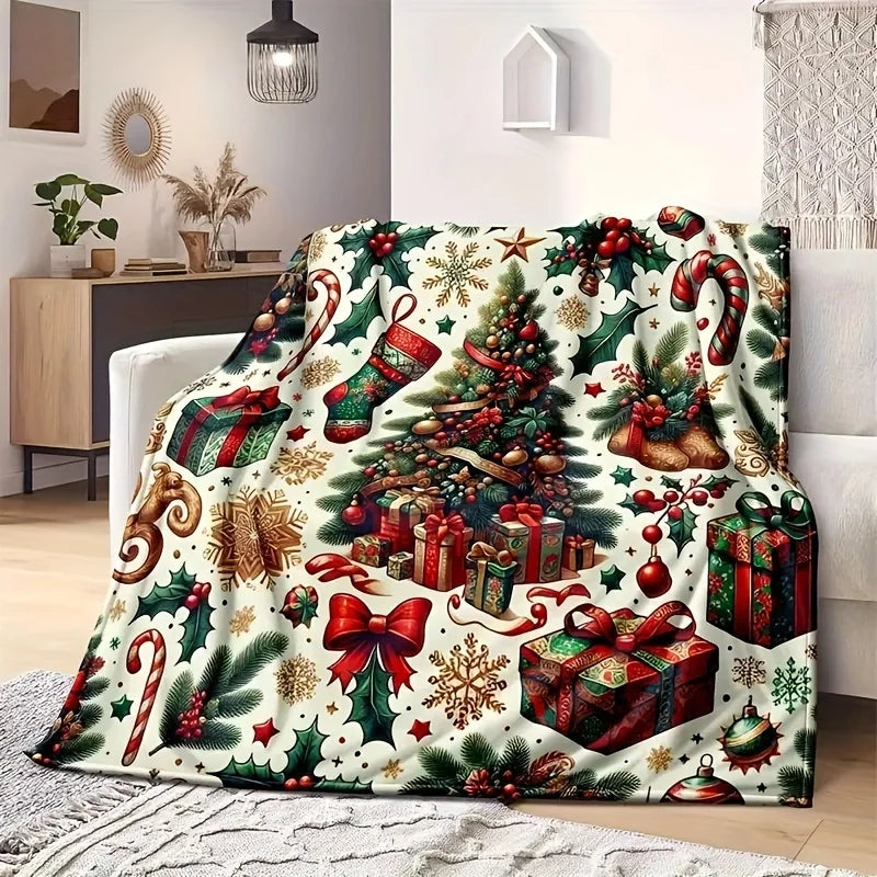 Weihnachtsdecke mit Tannenbaum, Geschenken und Weihnachtsmotiven dekorativ auf einem Sessel im Wohnzimmer