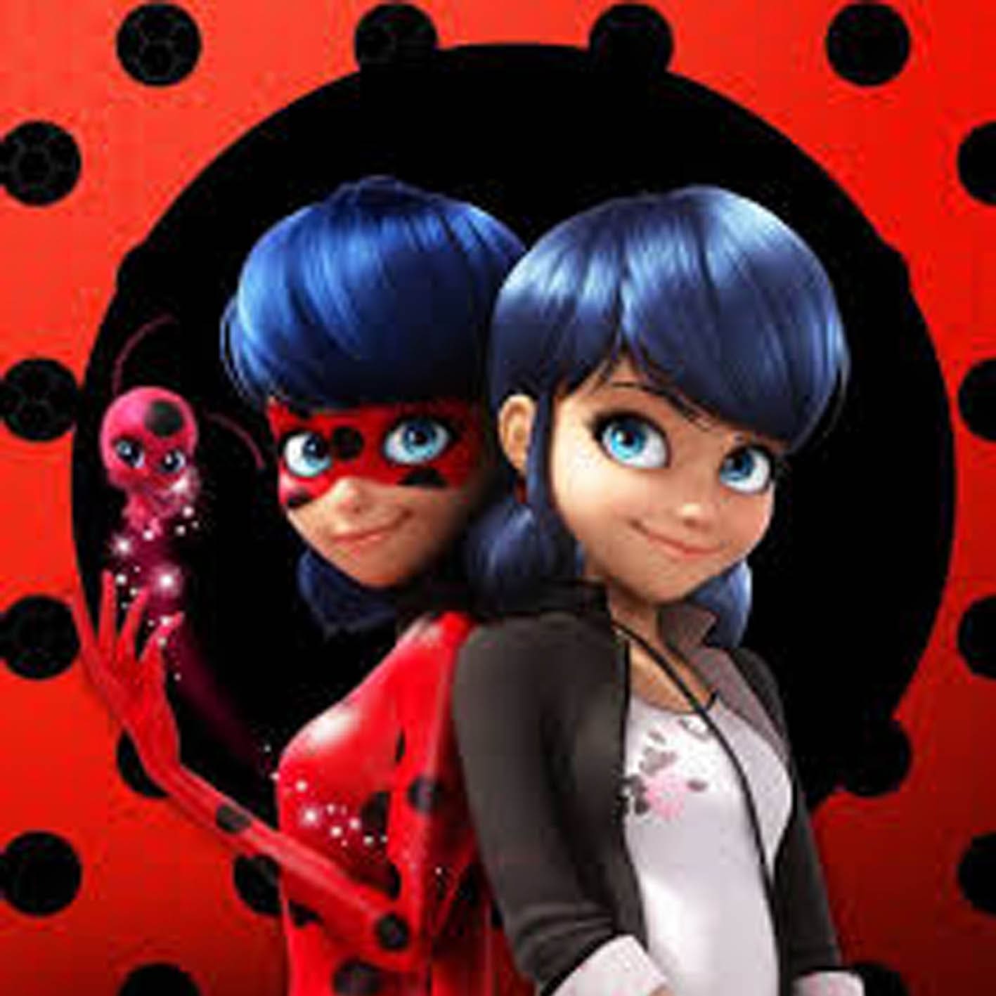 Diamond Painting mit Ladybug Heldinnen-Duo vor rotem Hintergrund mit schwarzen Punkten.
