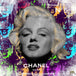 Diamond Painting Marilyn Monroe Porträt im Mixed-Media-Stil mit Chanel Schriftzug und lila Hintergrund.