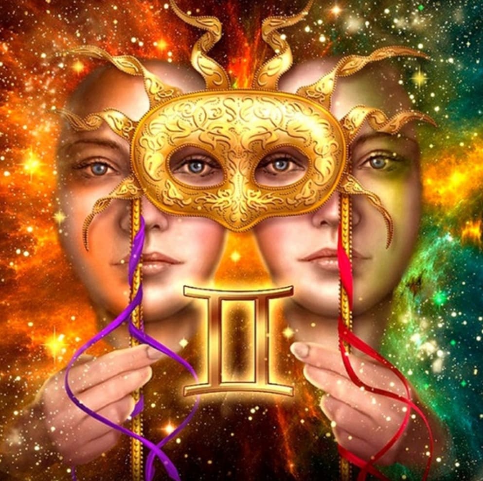 Diamond Painting mit zwei Gesichtern, goldener Maske und Zwillinge-Symbol vor kosmischem Hintergrund.