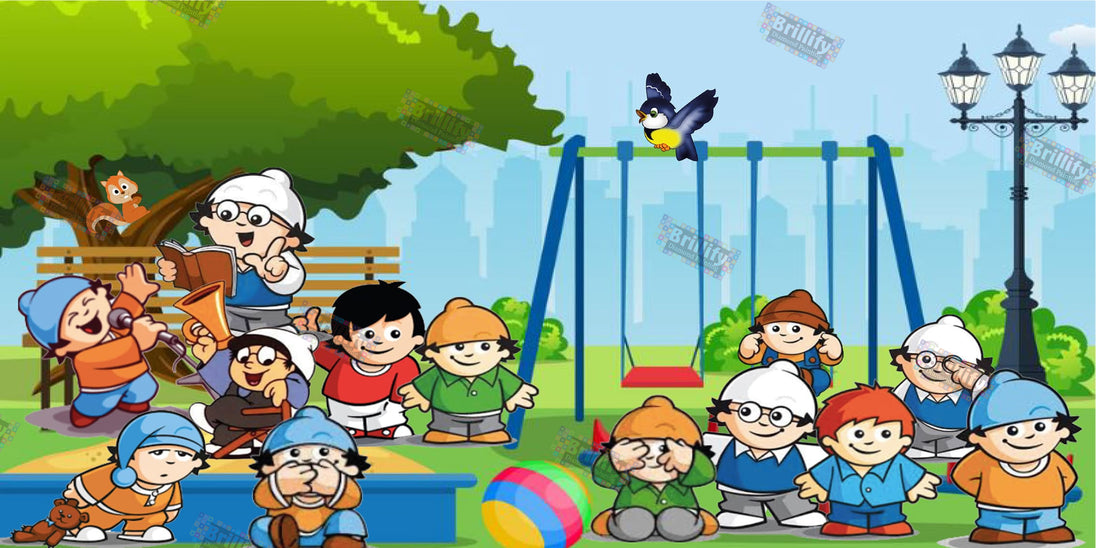 Diamond Painting kleiner Cartoon-Wichtel beim Spielen auf einem bunten Spielplatz mit Schaukel und Baum.