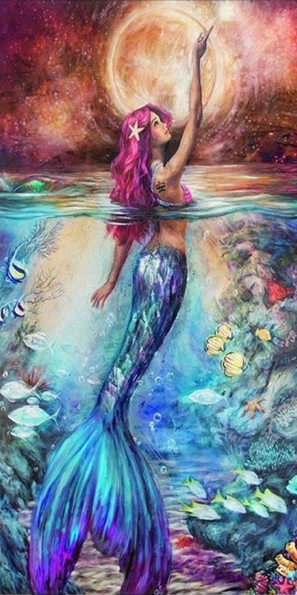 Diamond Painting einer Meerjungfrau unter Wasser mit bunten Korallen und einem Vollmond am Himmel.
