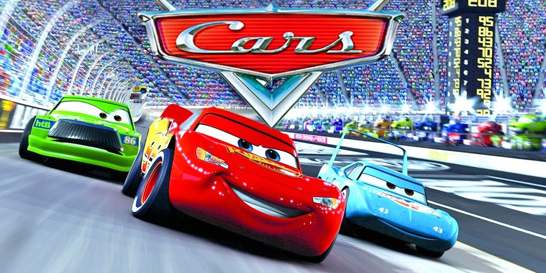 Diamond Painting Rennwagen Lightning McQueen und Konkurrenten auf der Rennstrecke.