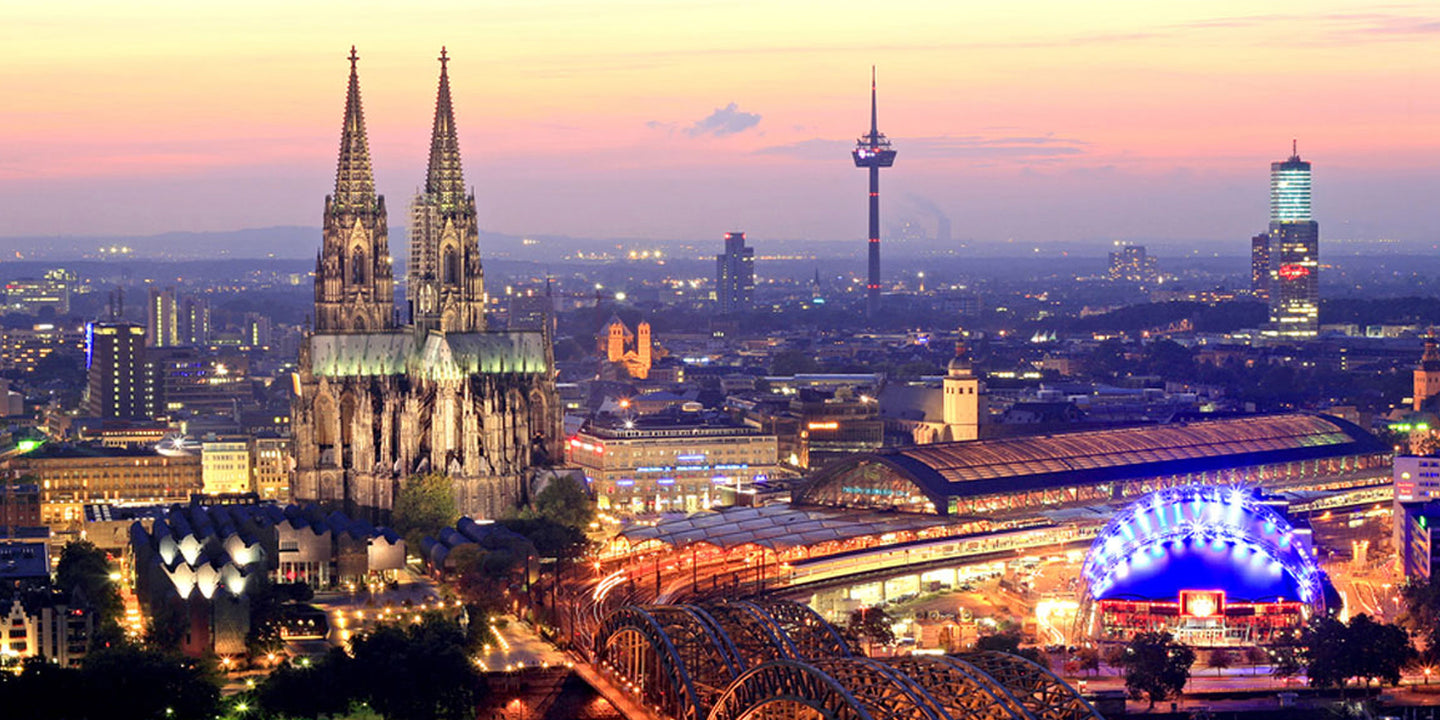 Diamond Painting mit Kölner Dom, Skyline, Hohenzollernbrücke und Abendbeleuchtung.