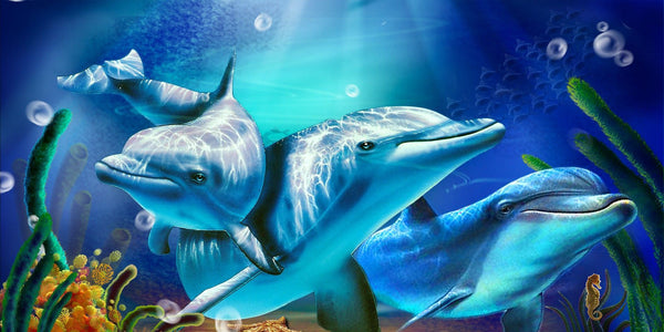 Diamond Painting mit drei Delfinen in einer leuchtenden Unterwasserlandschaft mit Korallen und Luftblasen.
