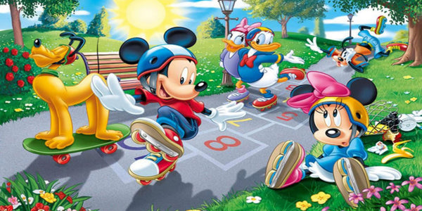 Diamond Painting mit Mickey Maus, Minnie, Donald, Daisy, Goofy und Pluto auf einem Spielplatz.