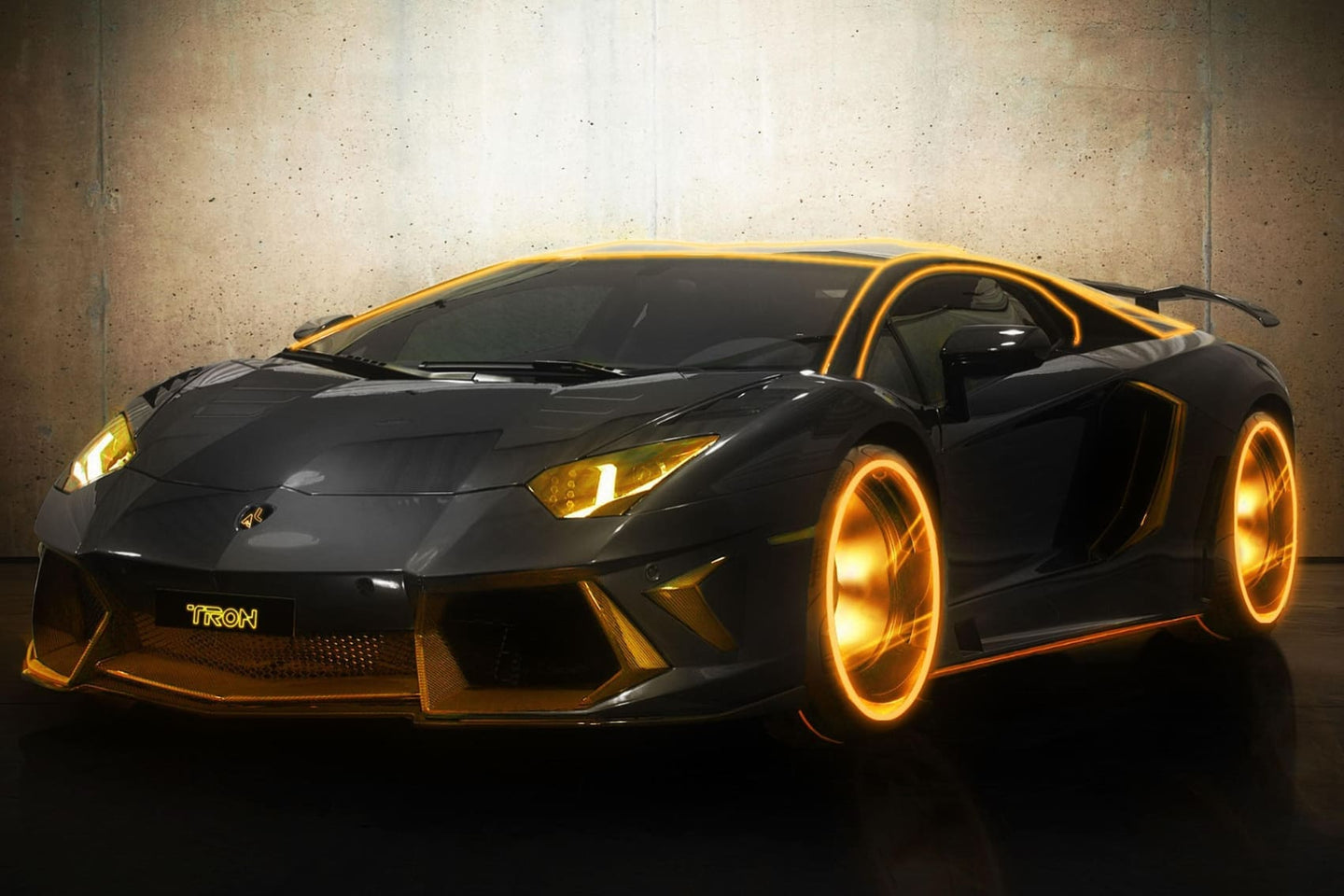 Diamond Painting mit futuristischem schwarzem Supersportwagen und leuchtenden Neon-Gold-Akzenten.